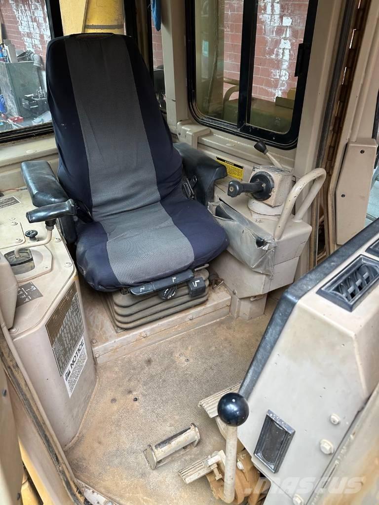 CAT D 6 H II ブルドーザー