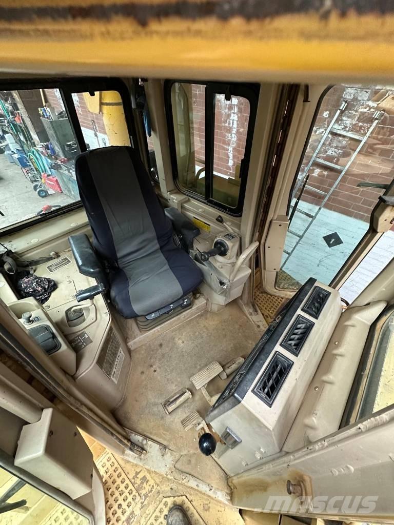 CAT D 6 H II ブルドーザー