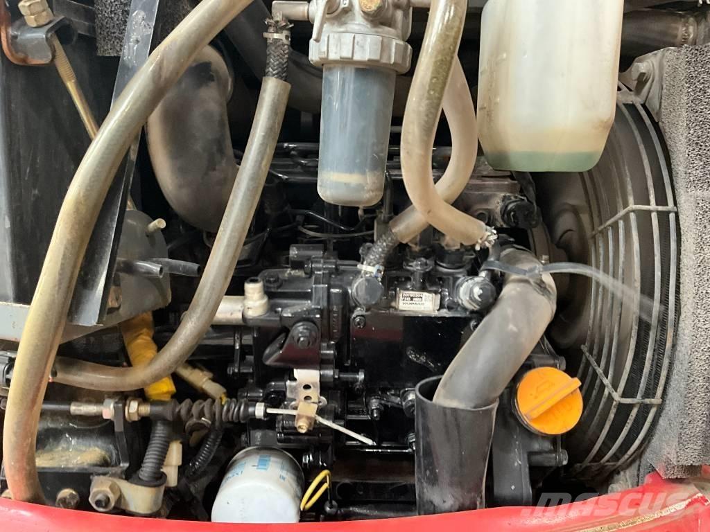 Takeuchi TB 215 R ミニ油圧ショベル 7t以下（ミニユンボ・ミニディガー）