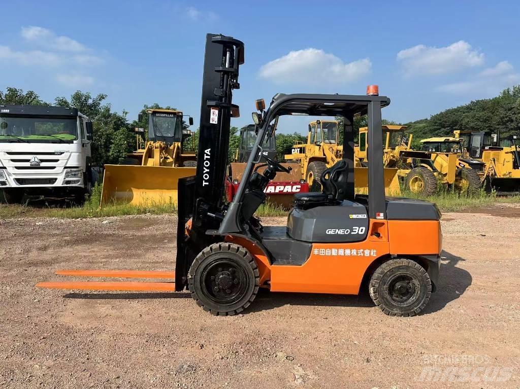Toyota 30 Forklift ディーゼル・軽油