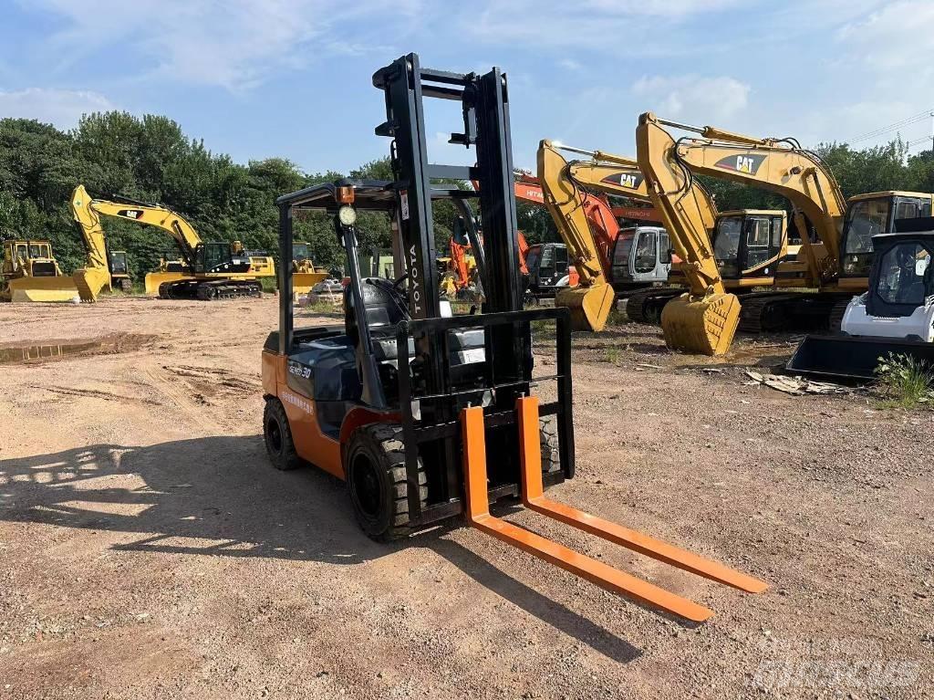 Toyota 30 Forklift ディーゼル・軽油