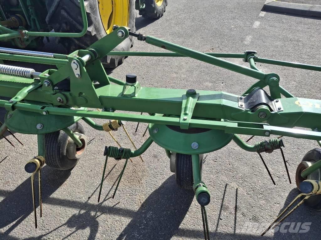Krone KW 7.92/8 テッダー・テッダーレーキ
