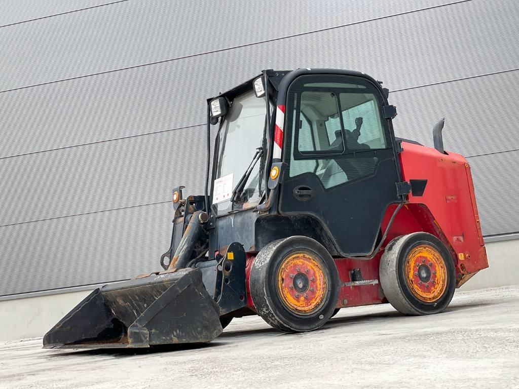 JCB R260 スキッドステアローダー