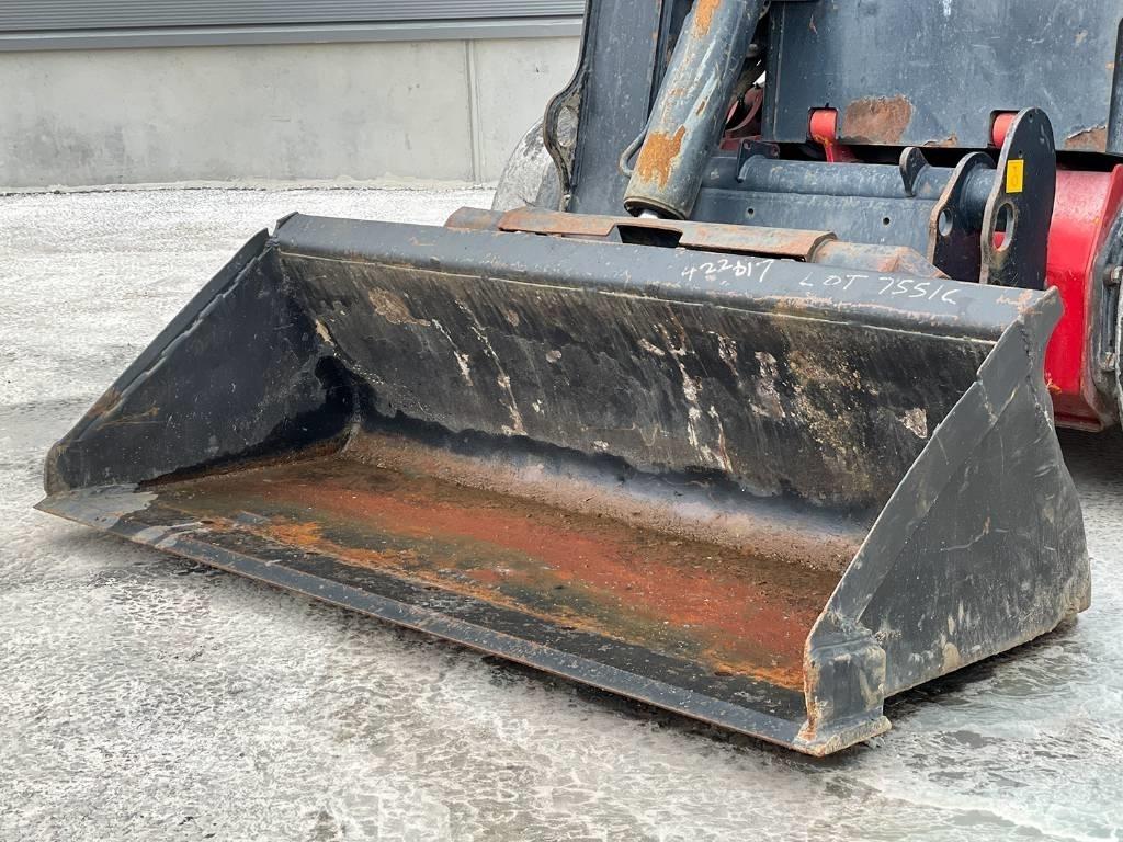 JCB R260 スキッドステアローダー