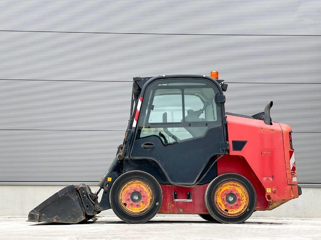 JCB R260 スキッドステアローダー
