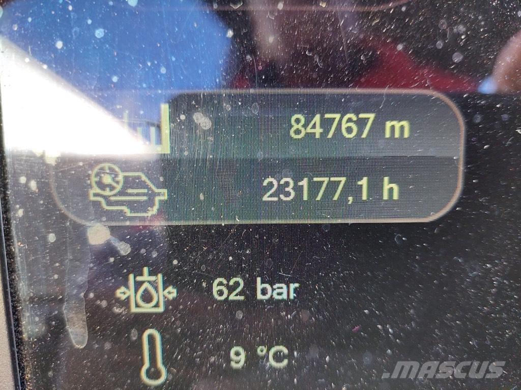 Komatsu 911 ハーベスター