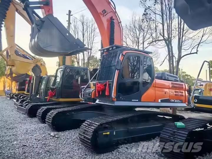 Doosan DX 300 LC 大型油圧ショベル12t以上（パワーショベル・ユンボ）