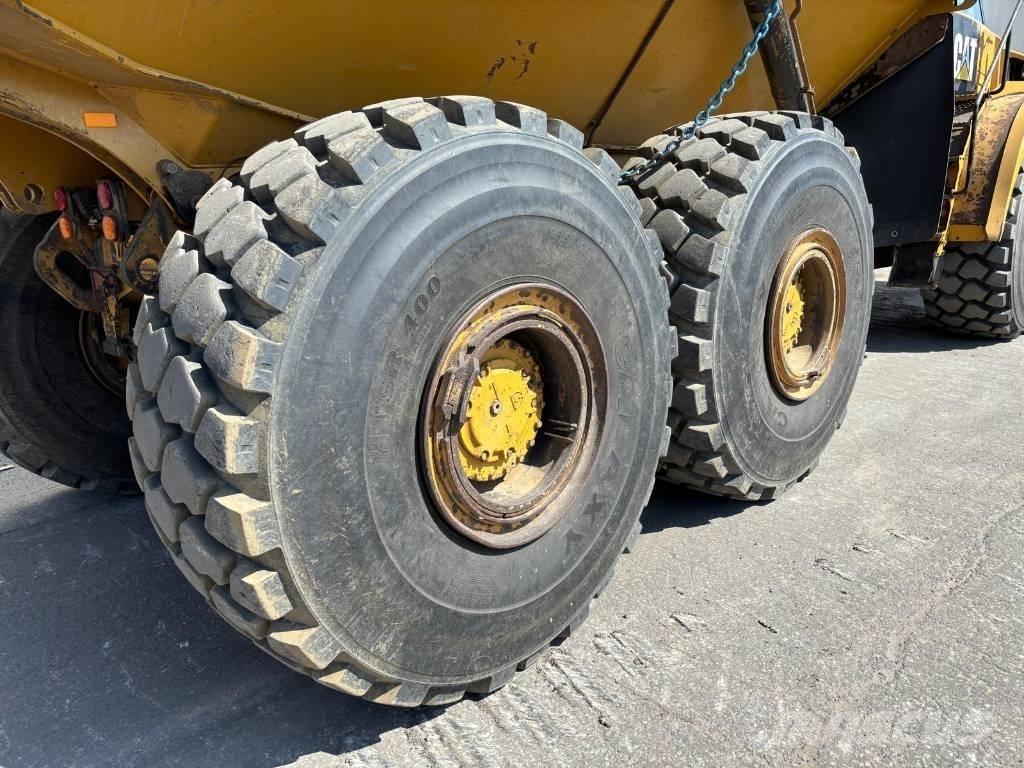 CAT 745 C アーティキュレート式ダンプトラック