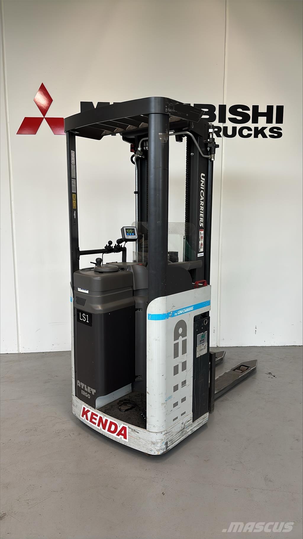 Atlet A160 自走式スタッカー