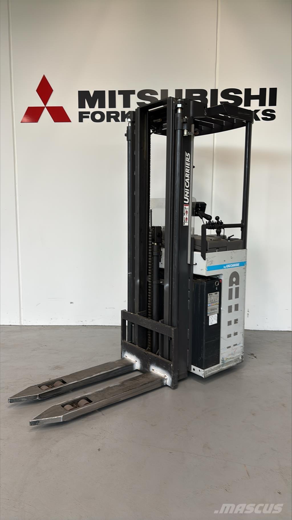 Atlet A160 自走式スタッカー