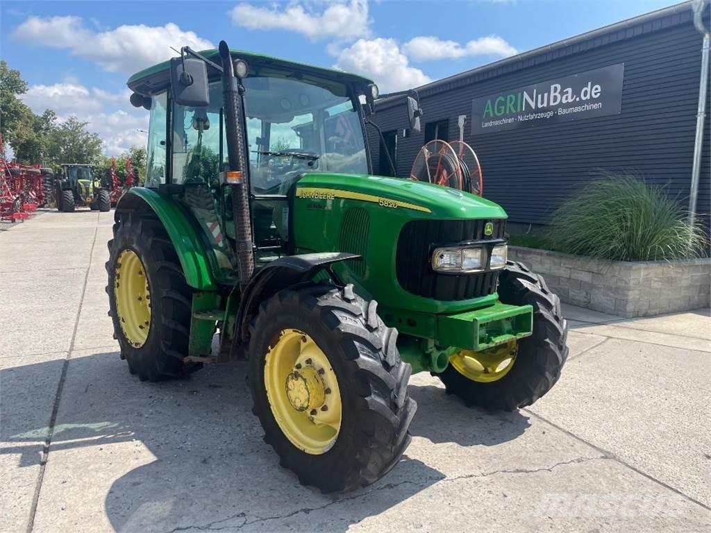 John Deere 5820 トラクター