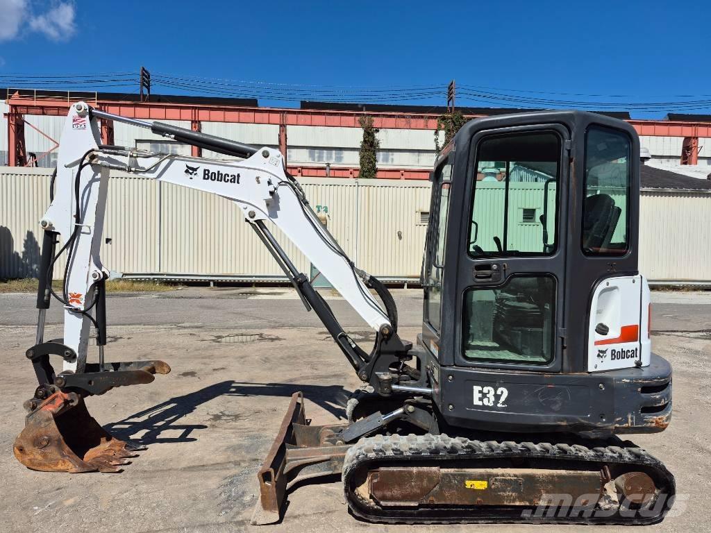 Bobcat E 32 ミニ油圧ショベル 7t以下（ミニユンボ・ミニディガー）