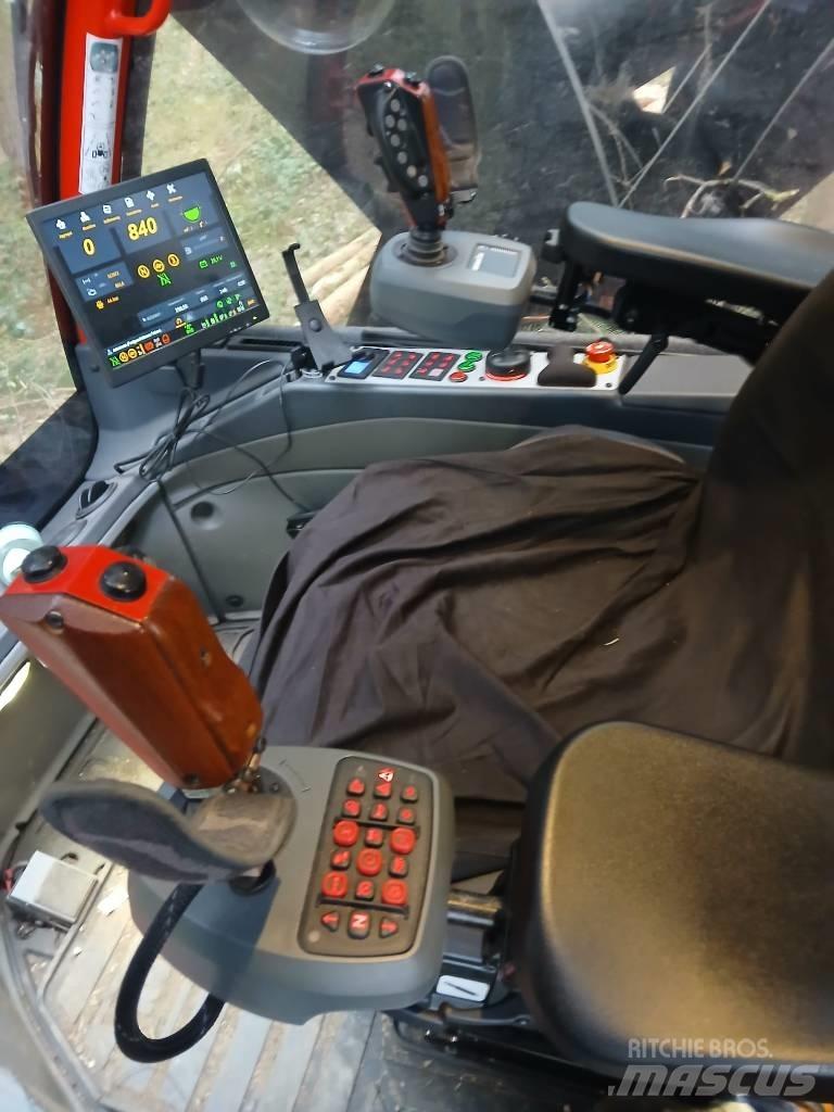 Komatsu 931 XC ハーベスター