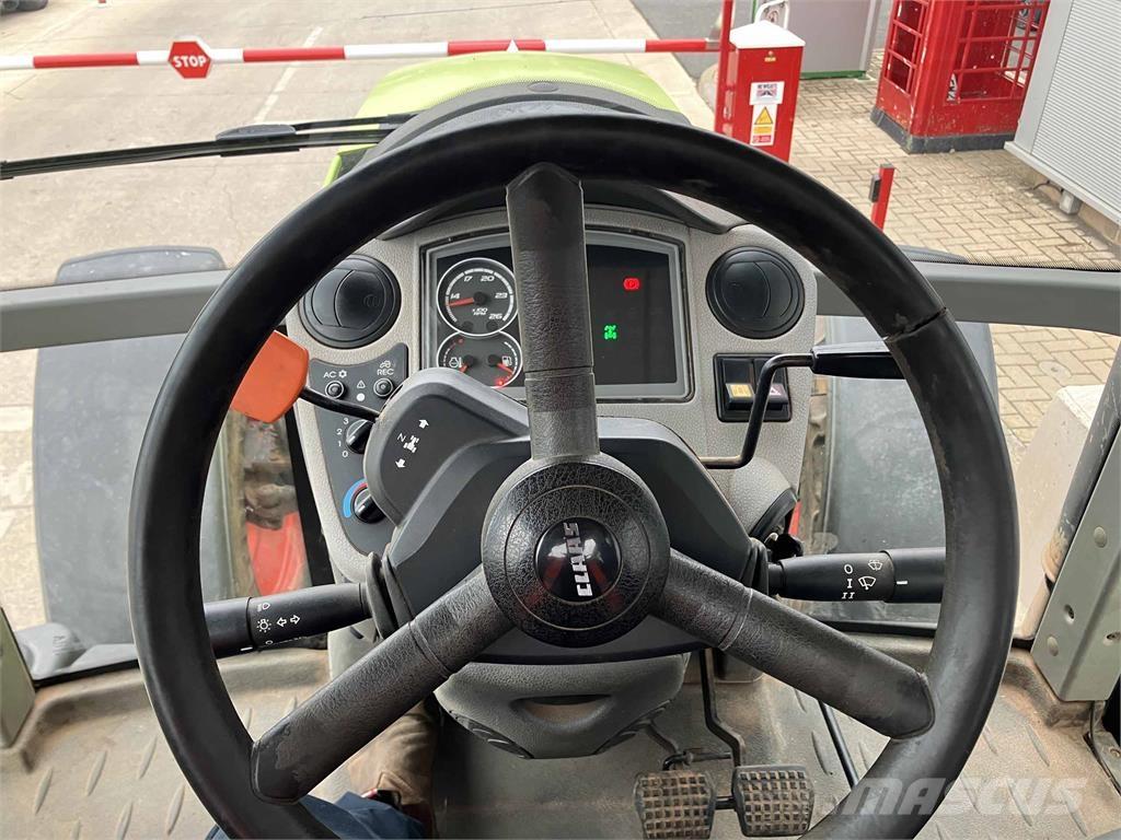 CLAAS Arion 620C トラクター