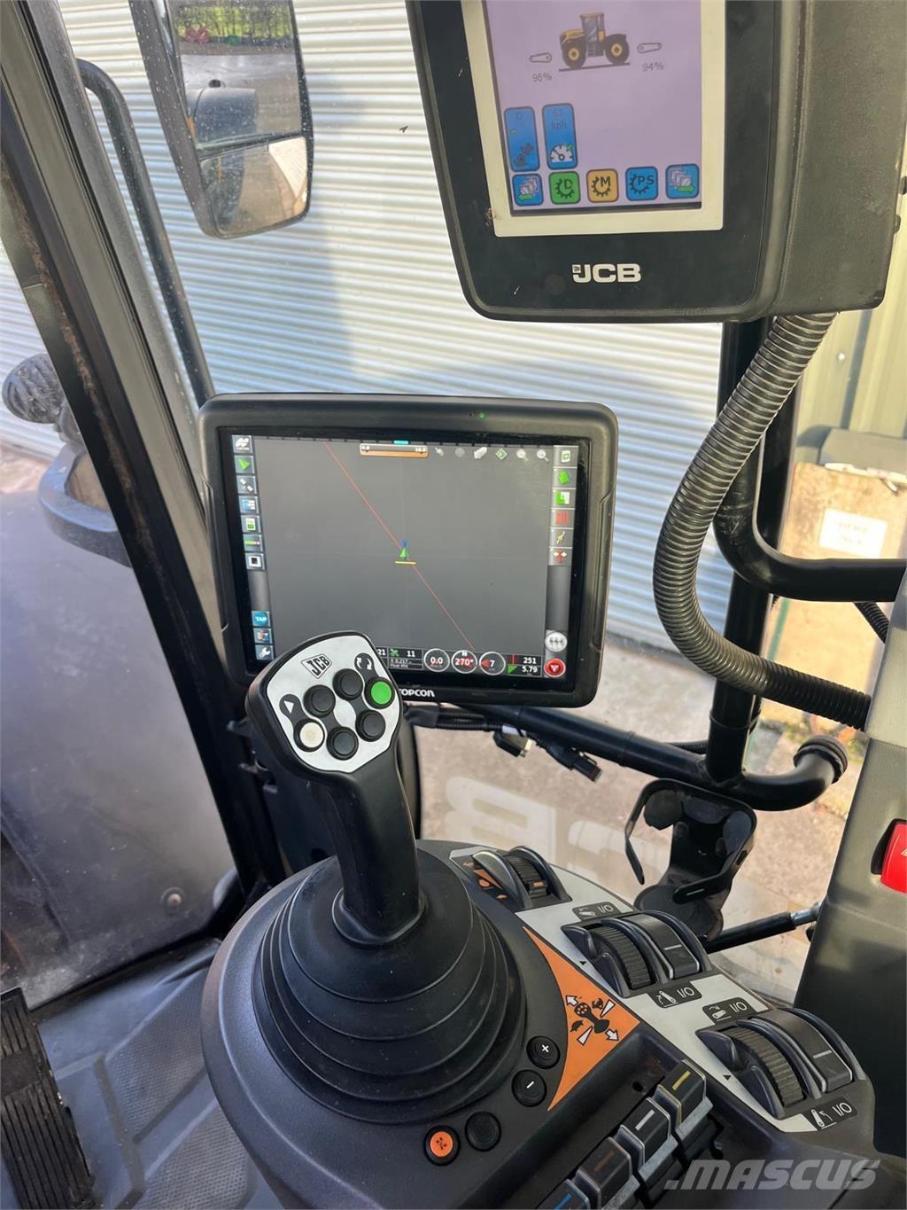 JCB Fastrac 4220 トラクター