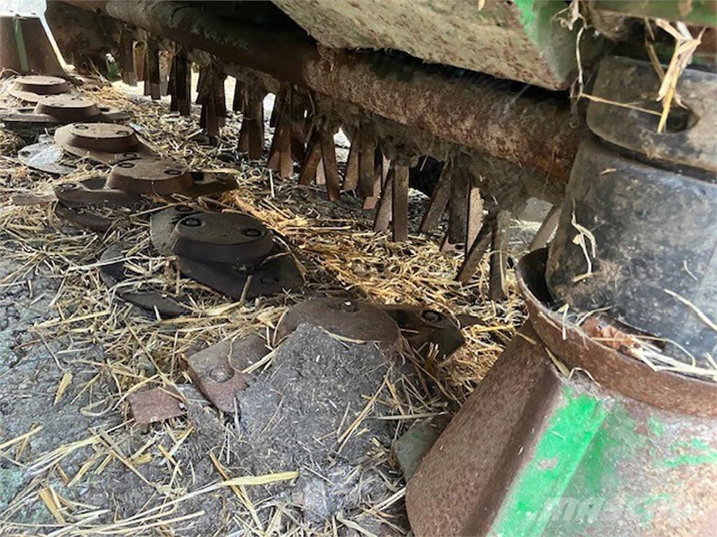 John Deere 131 その他飼料収穫設備