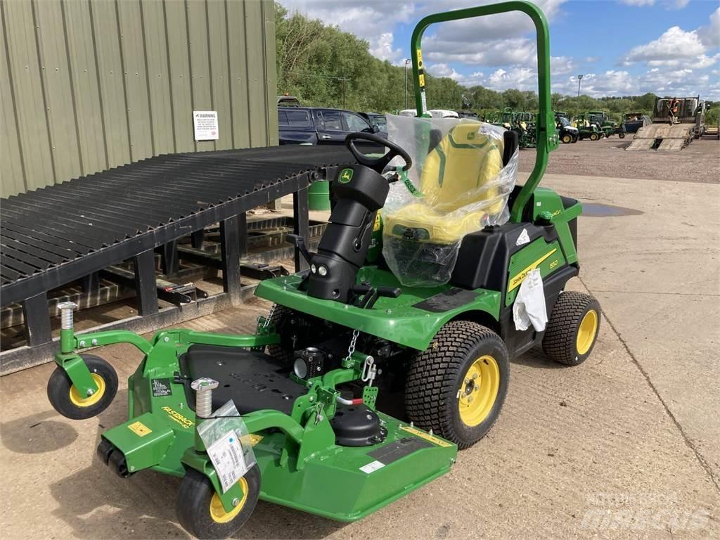 John Deere 1550 乗用・自走モア/芝刈り機