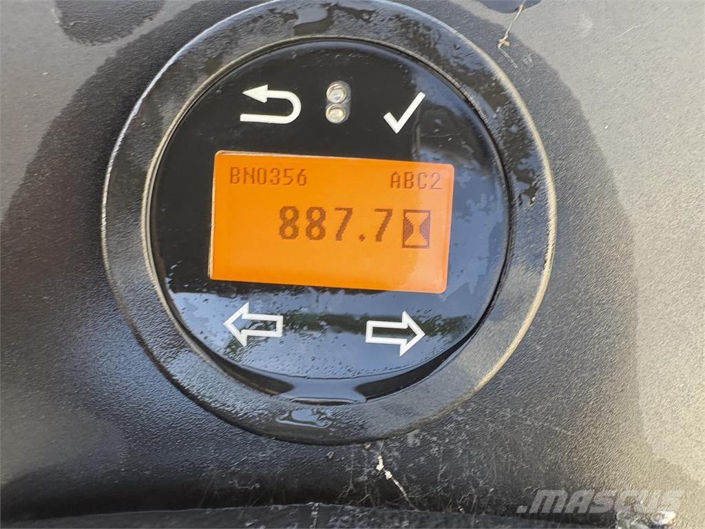 John Deere 1570 乗用・自走モア/芝刈り機