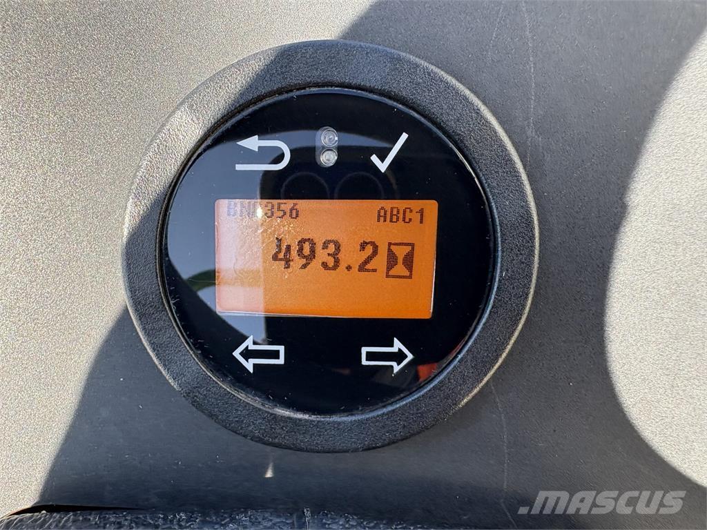 John Deere 1570 乗用・自走モア/芝刈り機