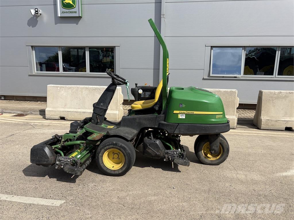 John Deere 2500E 歩行型芝刈り機