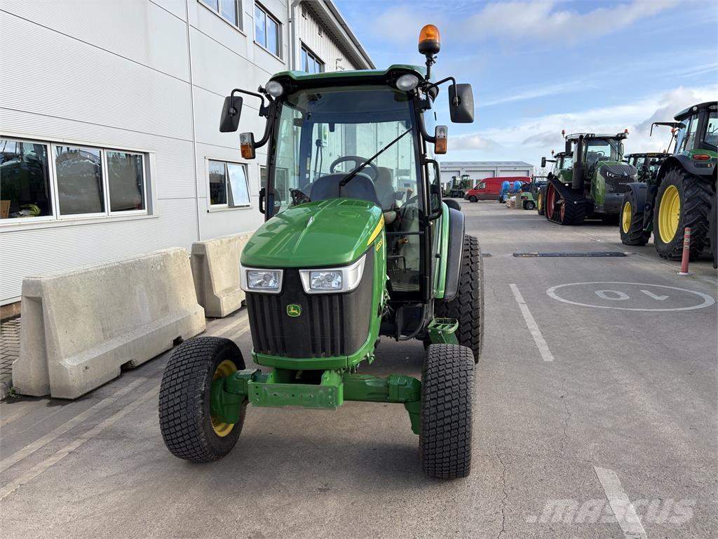 John Deere 4052R コンパクトトラクター