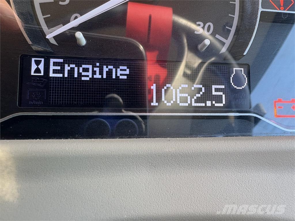 John Deere 4066R コンパクトトラクター