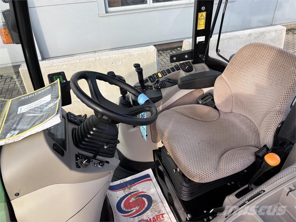 John Deere 4066R コンパクトトラクター