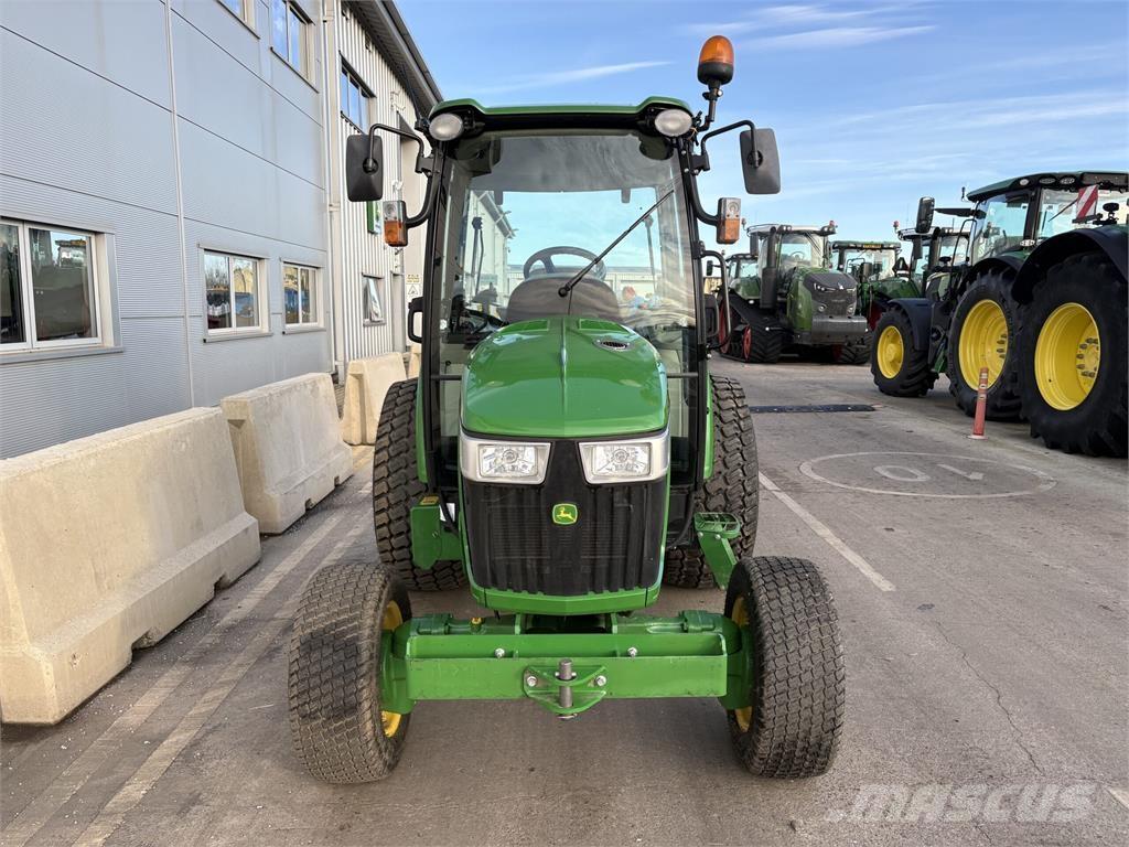 John Deere 4066R コンパクトトラクター