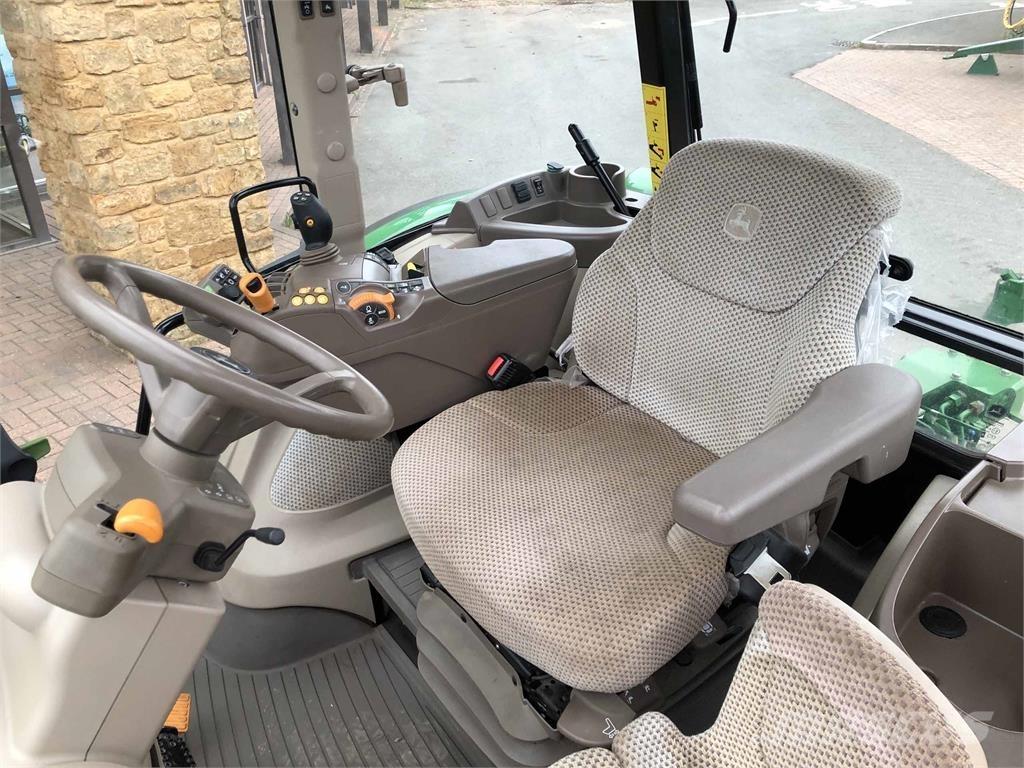 John Deere 5100R トラクター