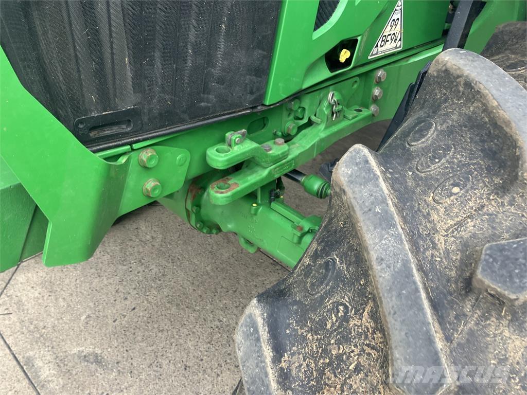 John Deere 6100M トラクター