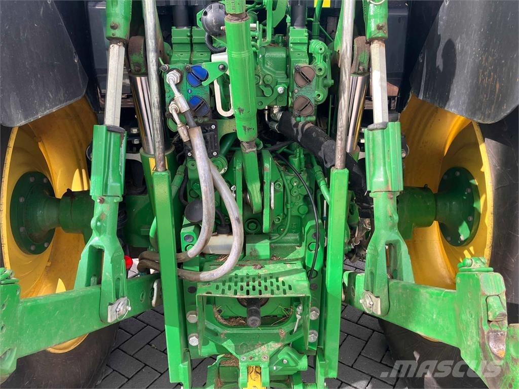 John Deere 6110M トラクター