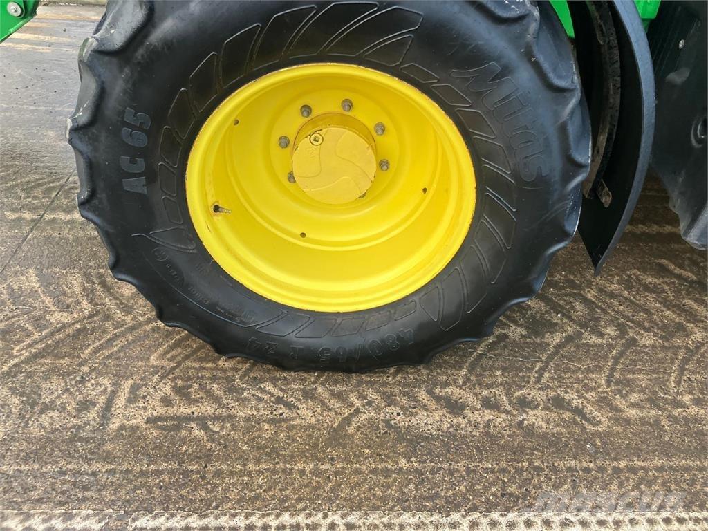 John Deere 6120M トラクター