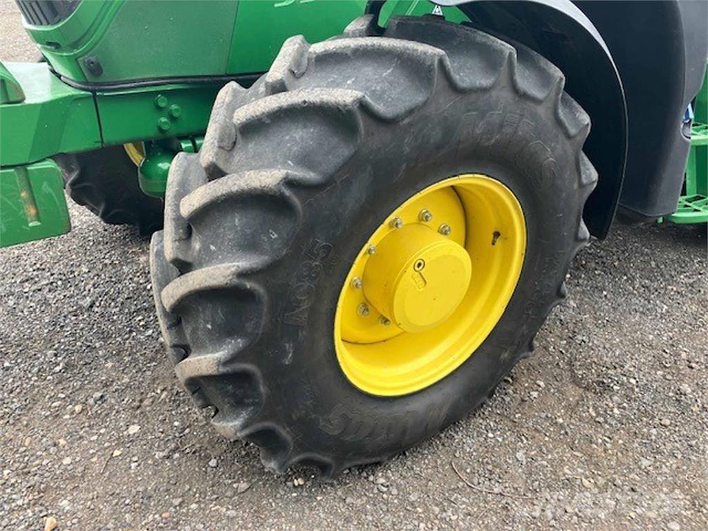 John Deere 6145M トラクター