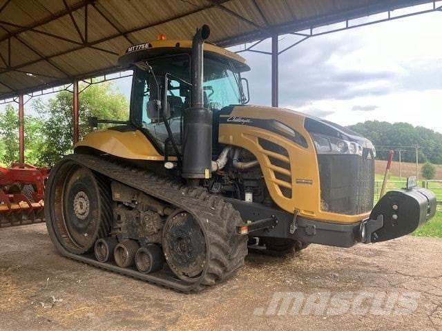 John Deere 6R 215 トラクター