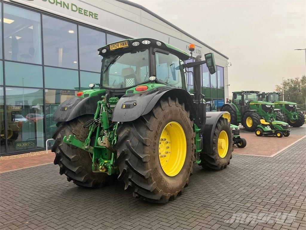John Deere 6R 215 トラクター