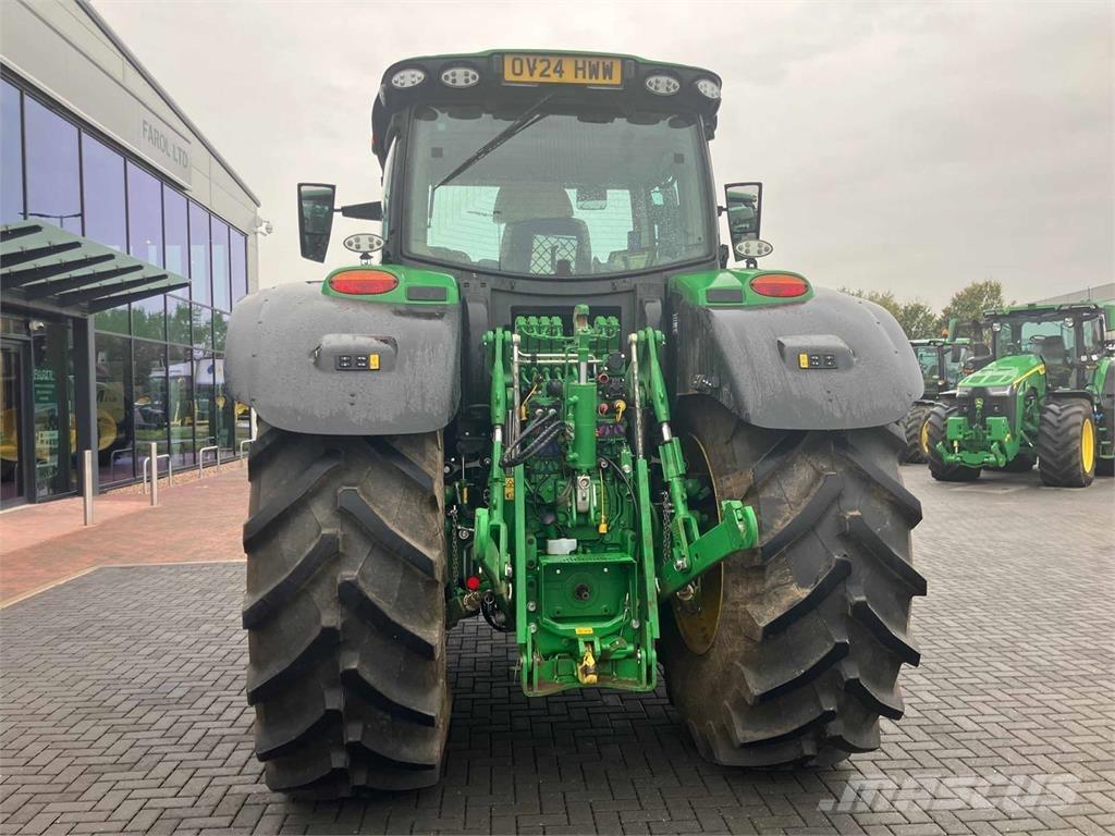 John Deere 6R 215 トラクター