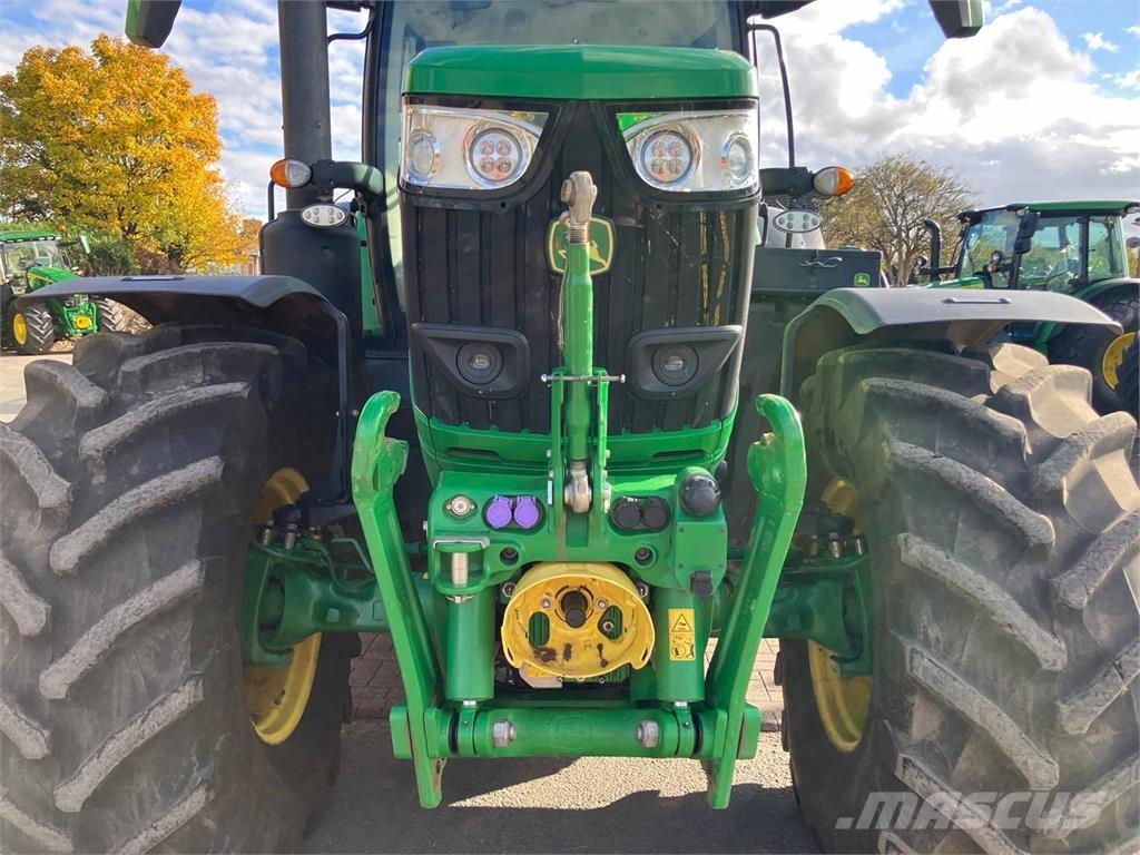 John Deere 6R 215 トラクター