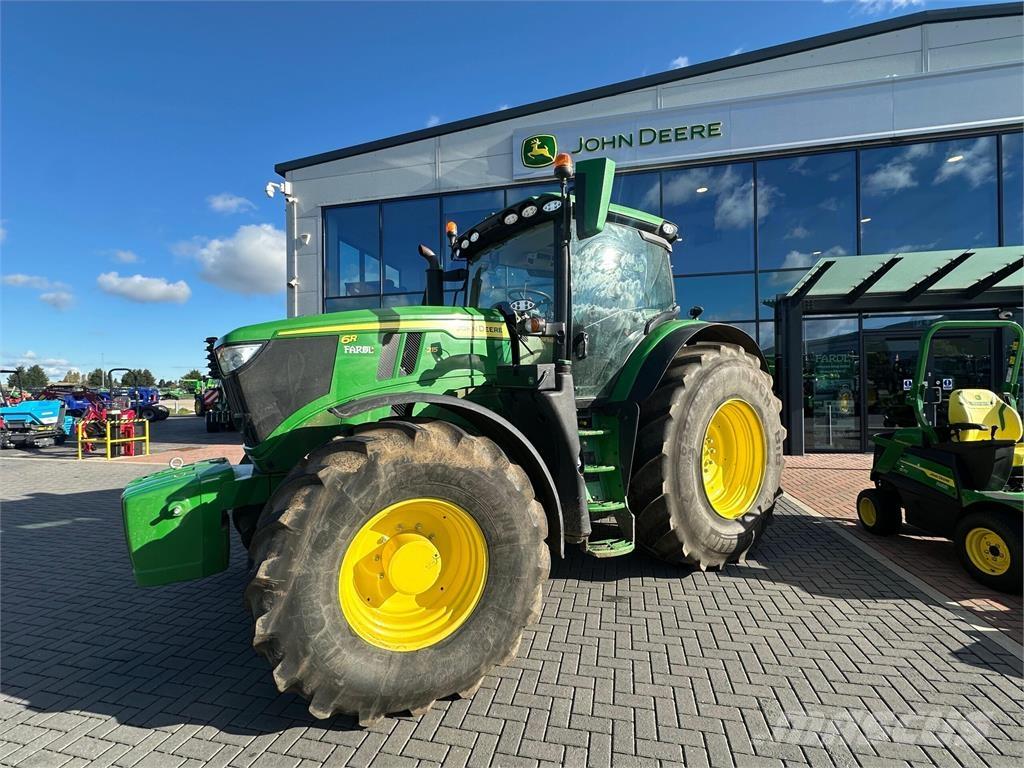 John Deere 6R 215 トラクター