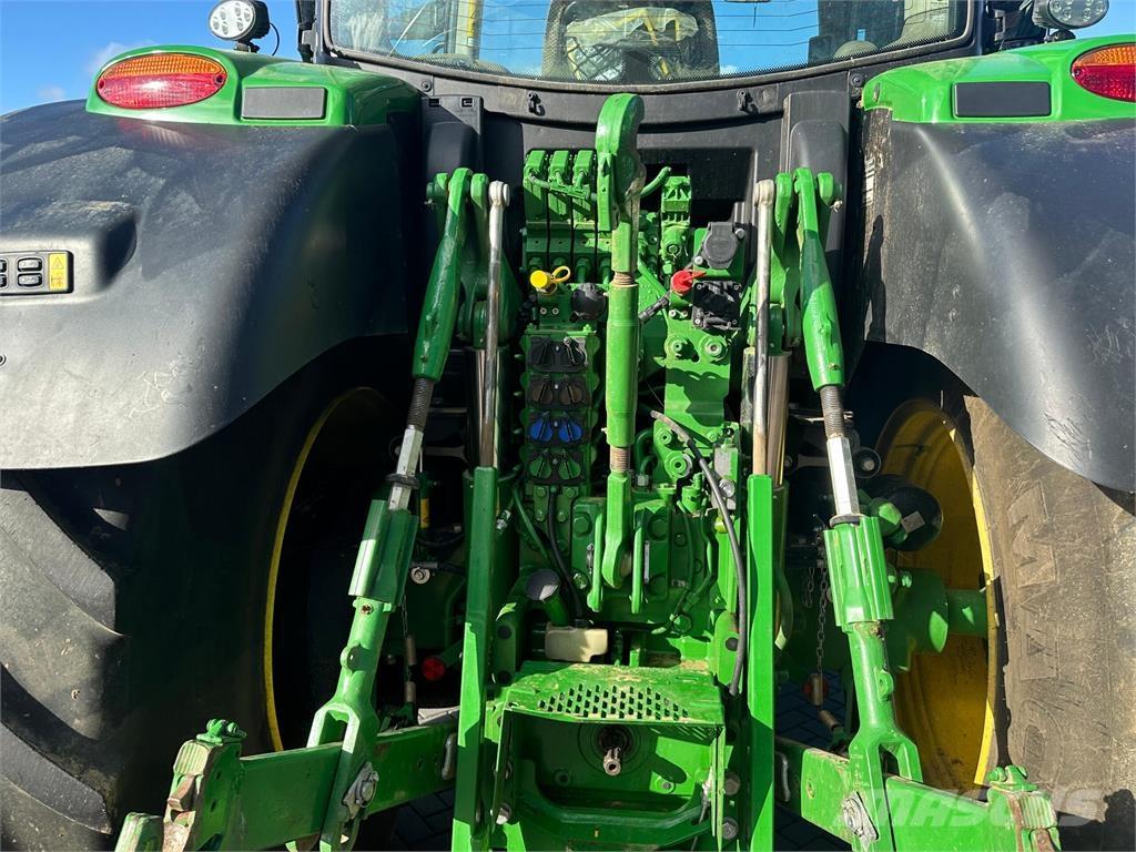 John Deere 6R 215 トラクター