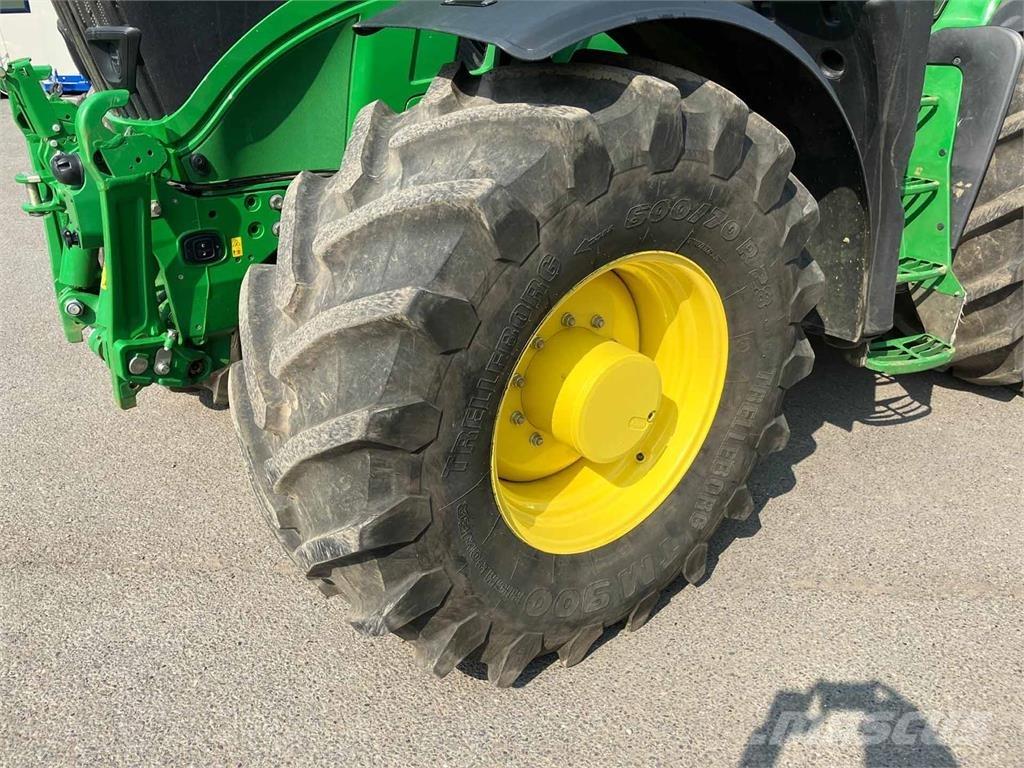 John Deere 6R 215 トラクター