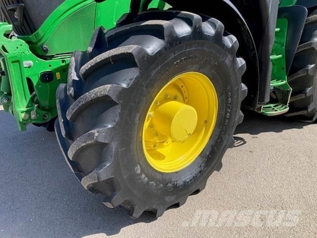 John Deere 6R 215 トラクター