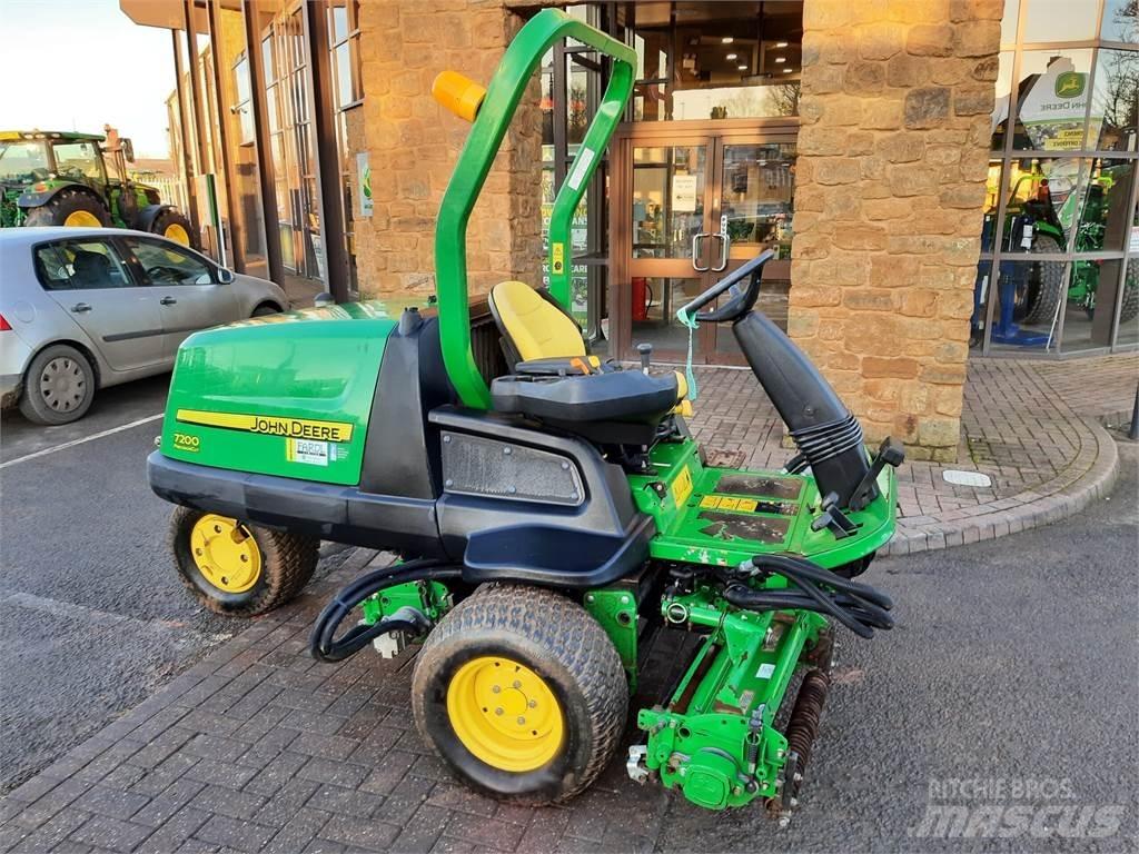 John Deere 7200 歩行型芝刈り機