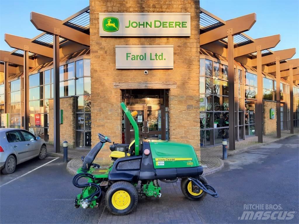John Deere 7200 歩行型芝刈り機