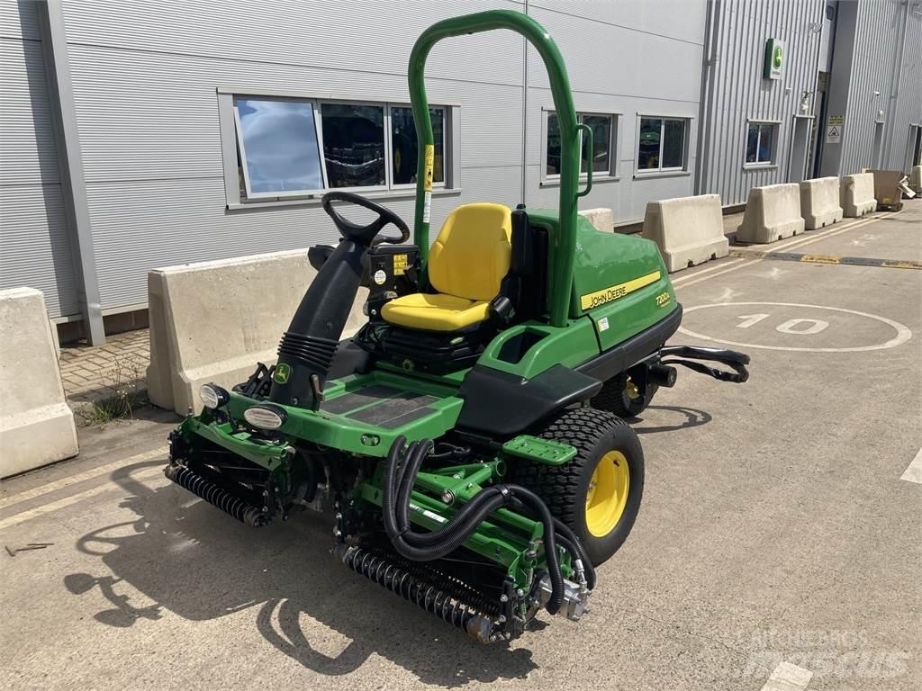 John Deere 7200A 歩行型芝刈り機