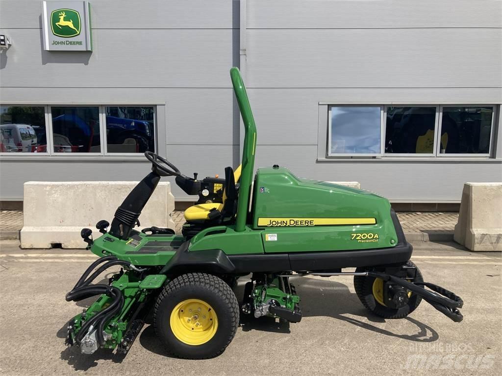 John Deere 7200A 歩行型芝刈り機
