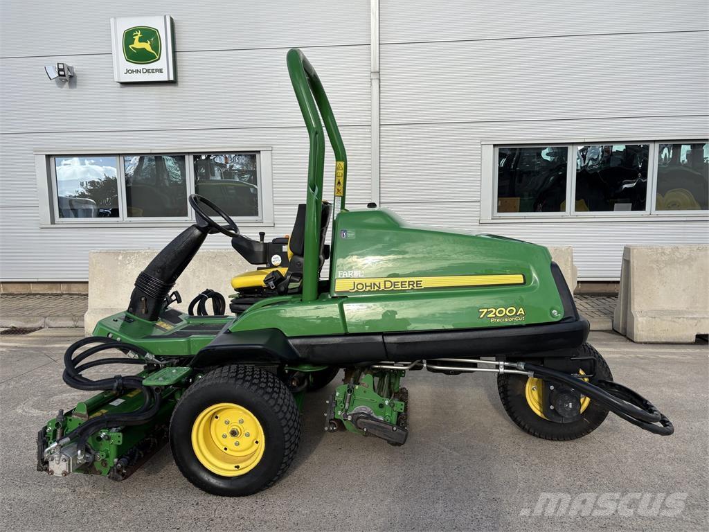 John Deere 7200A 歩行型芝刈り機