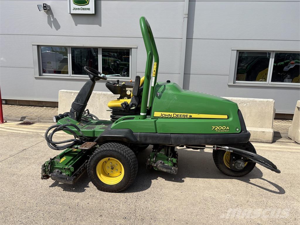 John Deere 7200A 歩行型芝刈り機