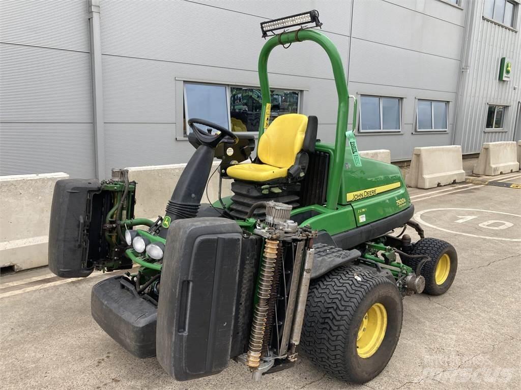 John Deere 7500AE 歩行型芝刈り機