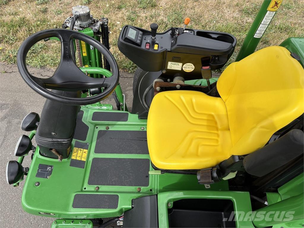 John Deere 7500AE 歩行型芝刈り機
