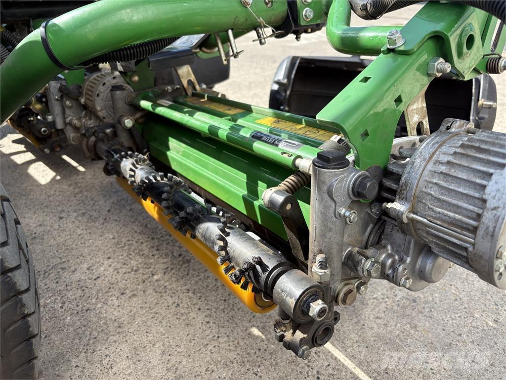 John Deere 7500AE 歩行型芝刈り機